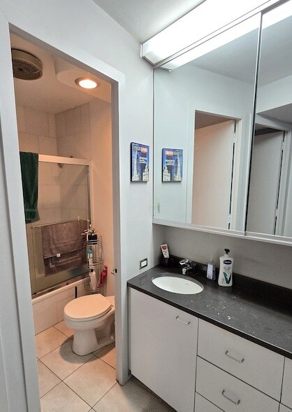 Building Photo - 300 N State St