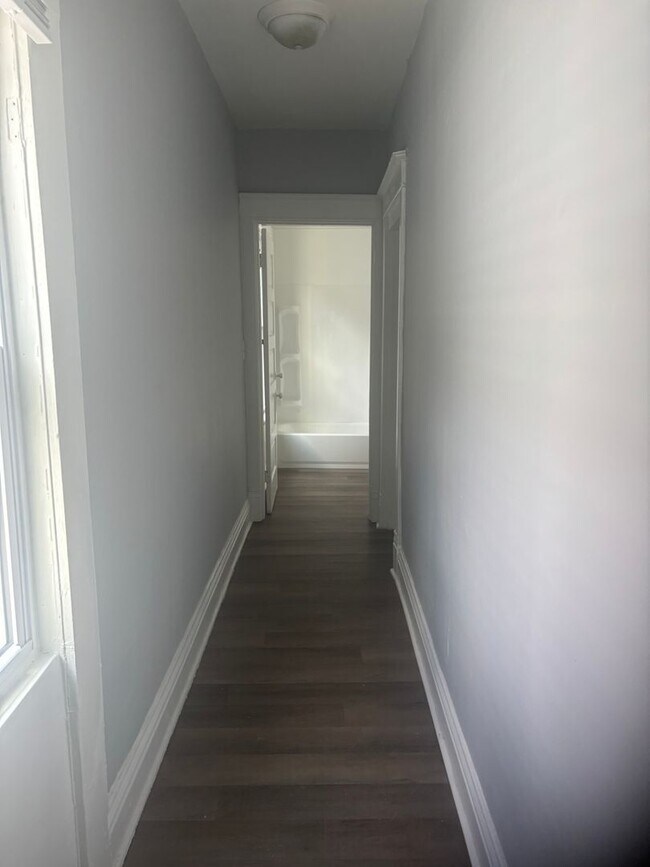 Building Photo - Newly Renovated 3-bedroom 2-bath house in ...