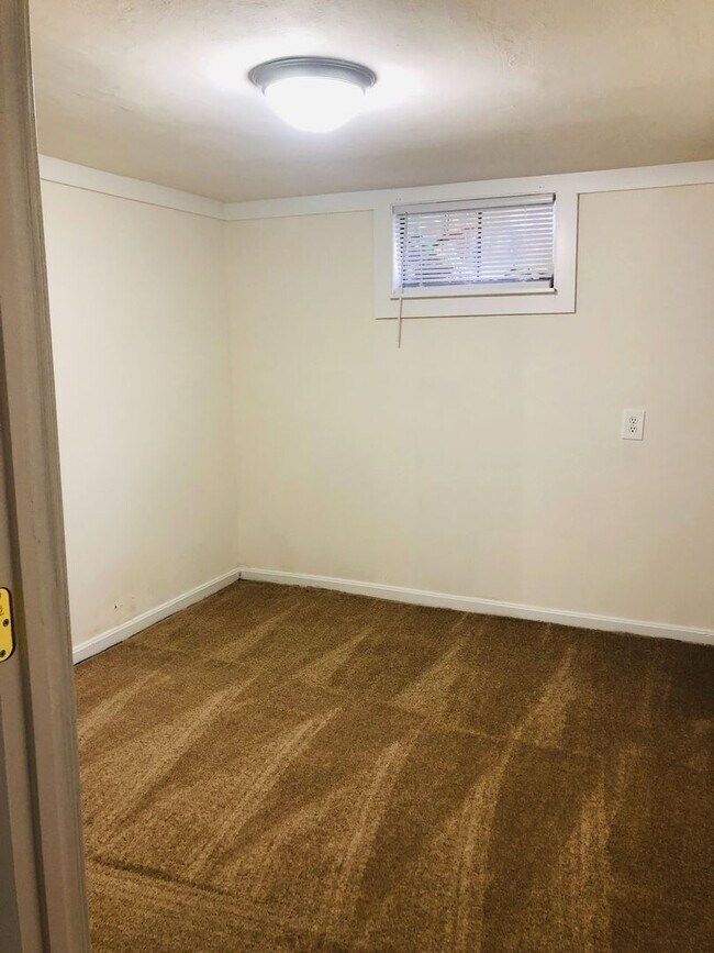 Building Photo - Adorable 3 bdrm/1.5 bath Home on a Corner ...
