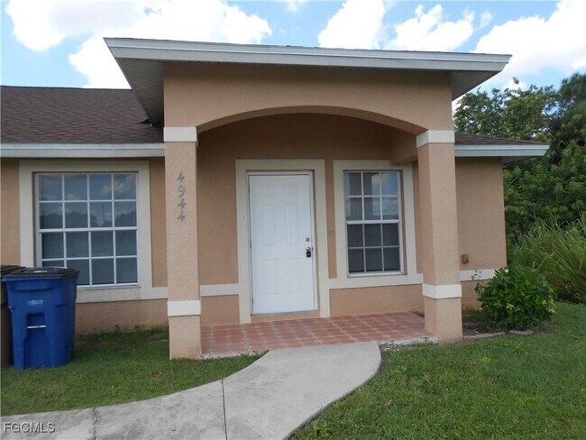 Primary Photo - 4944 Golfview Blvd