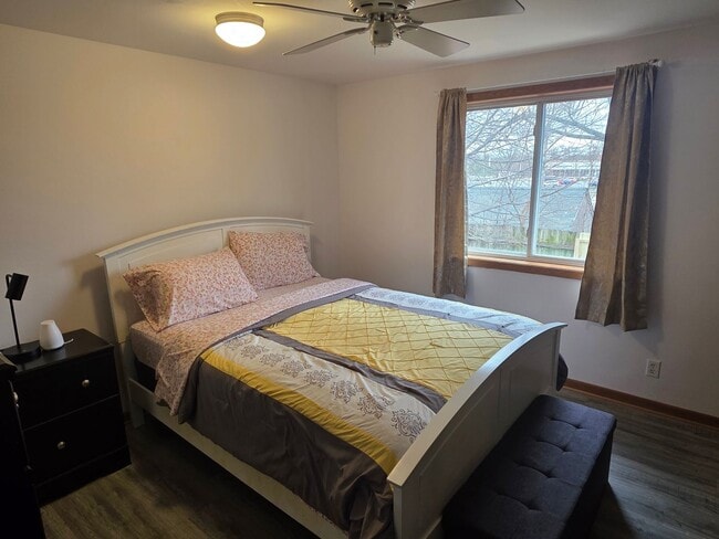 Building Photo - Updated 3 bedroom Kenosha home