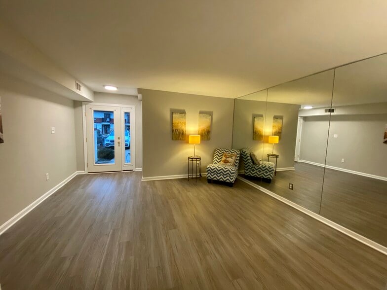 Building Photo - 26D Queen Anne Way