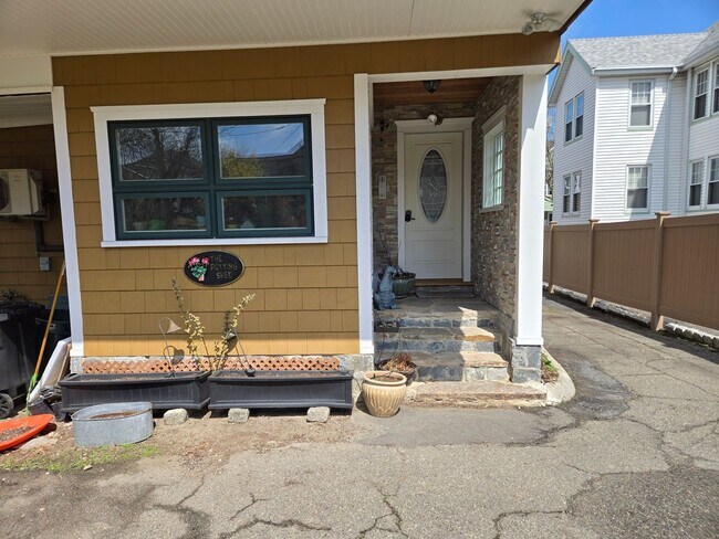 Building Photo - Comfortable 3-Bedroom Living with Outdoor Retreat in Brighton