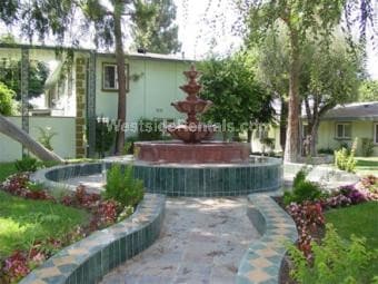 Primary Photo - 1600 W Broadway