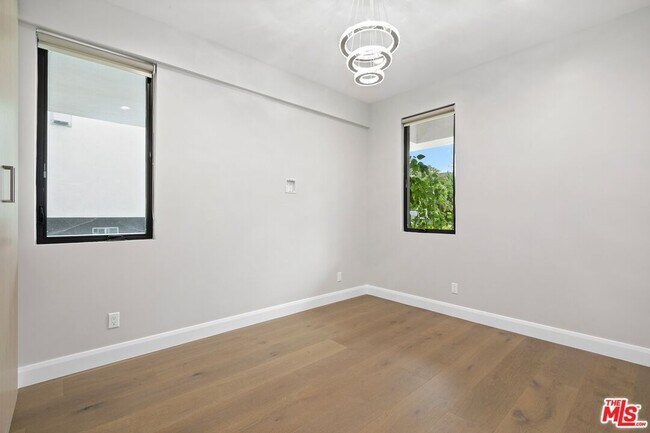 Building Photo - 211 S Irena Ave