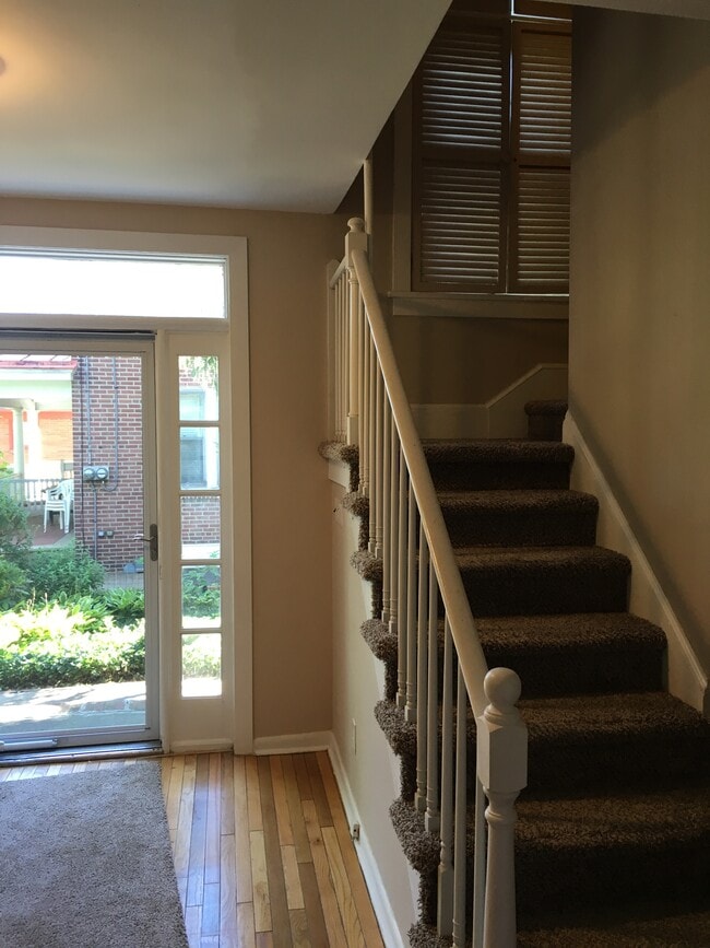 Building Photo - 714 Station Ave