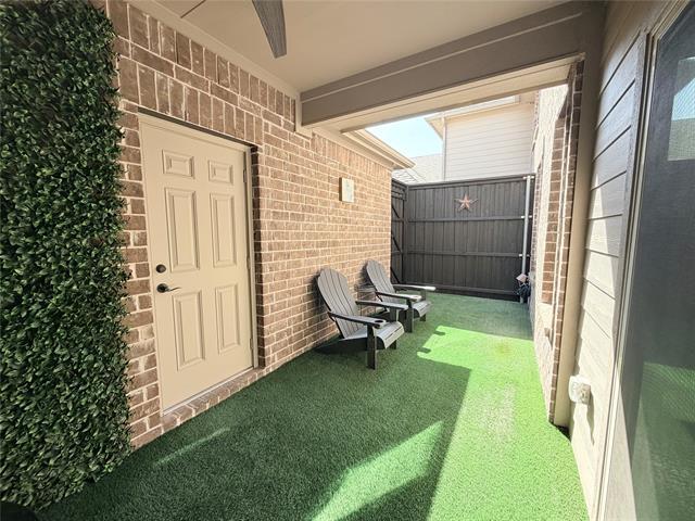 Building Photo - 305 Tottenham Ct