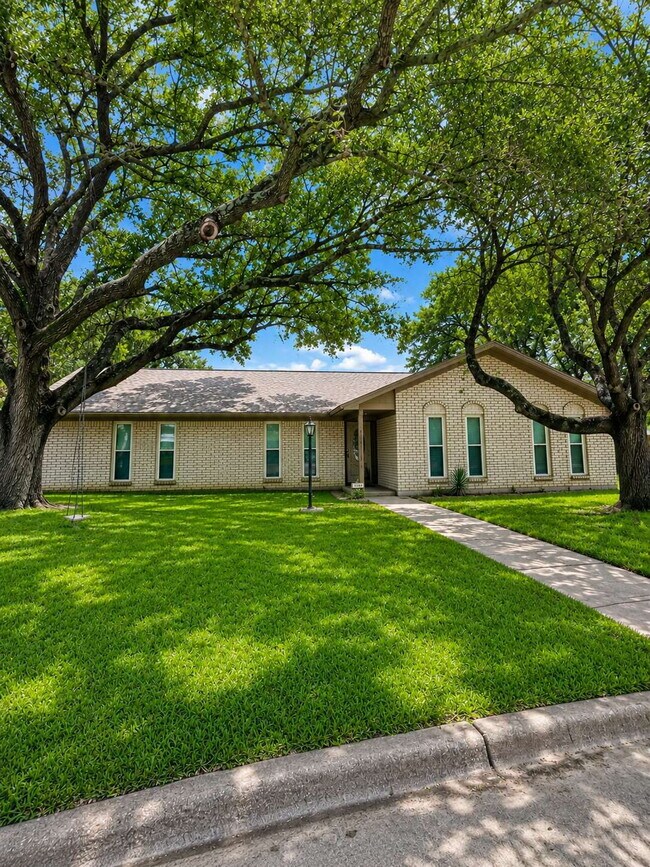 Building Photo - 1407 Skrivanek Ct