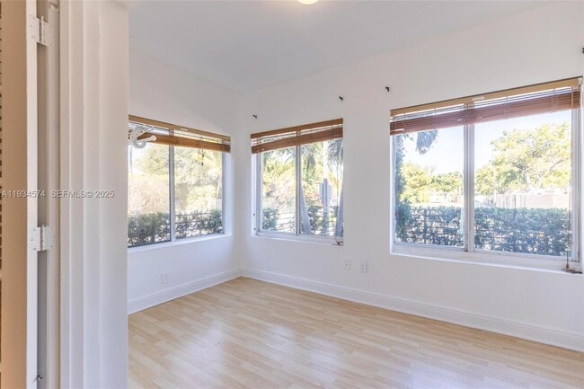 Building Photo - 86 NE 50th Terrace