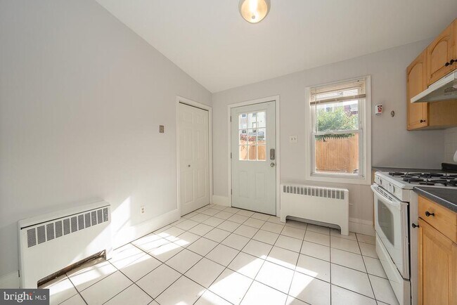 Building Photo - 217 Dupont St