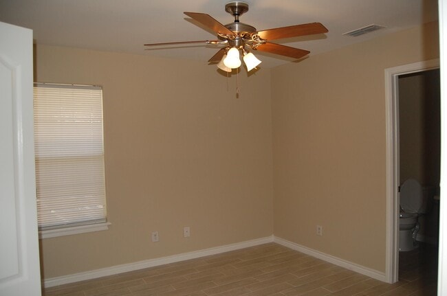 Building Photo - 1007 Warren Ave