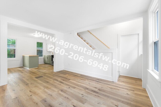 Building Photo - 3 Bedroom House