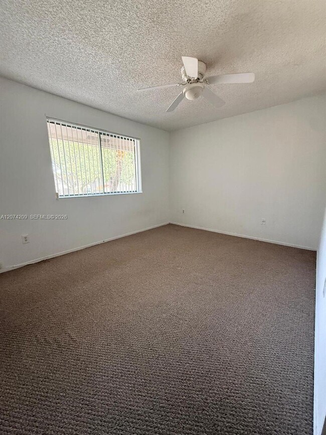 Building Photo - 3228 Coral Lake Dr