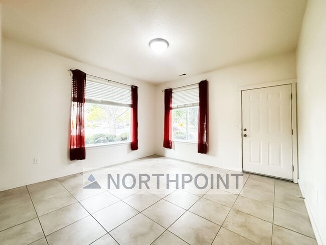 Building Photo - 2BR 1BA Townhome w/ In-Unit Laundry • Stainless Steel • Private Patio in South Jordan