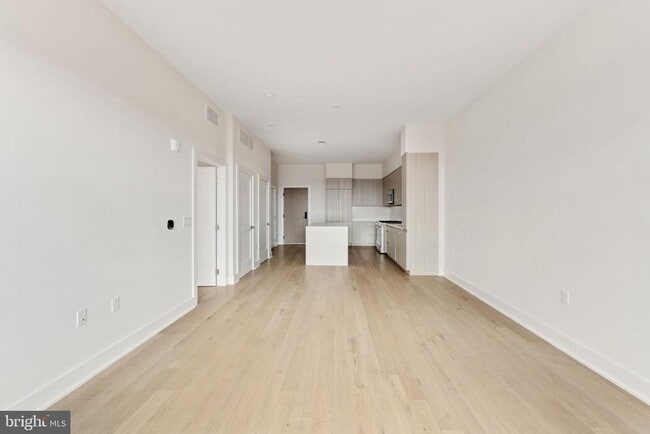 Building Photo - 701 Swann Ave