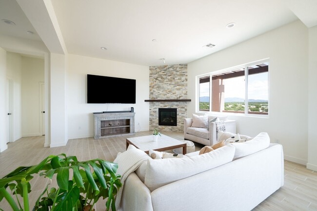 Building Photo - Stunning 3-Bedroom Home with Mountain Views in Tessera