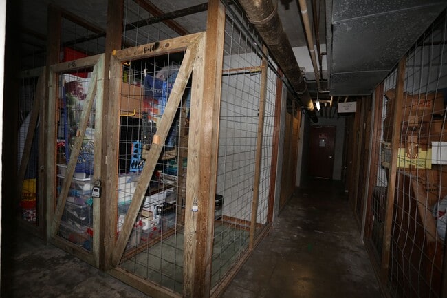 Building Photo - Naniwa Gardens - 1 bdrm/1 bath/1 covered p...