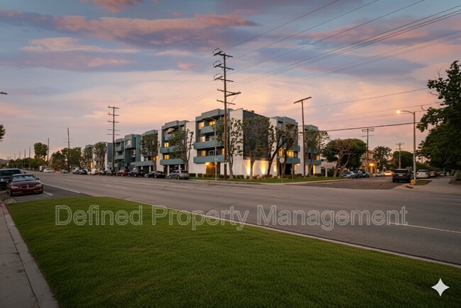 Building Photo - 10020 Zelzah Ave