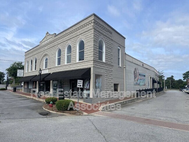 Building Photo - 10-10A Market St