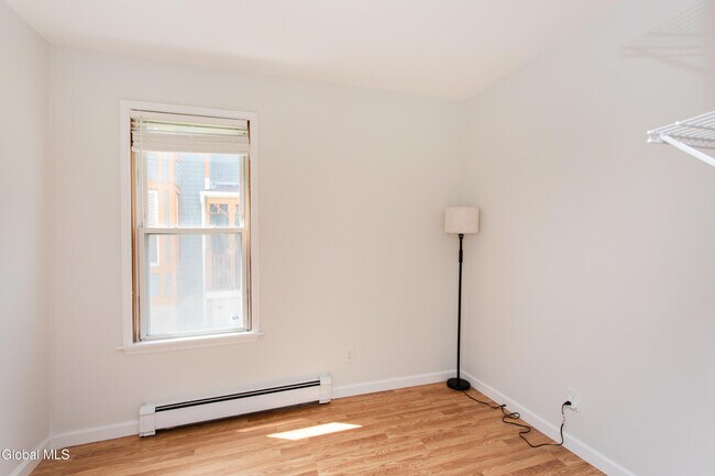 Building Photo - 105 Van Dam St
