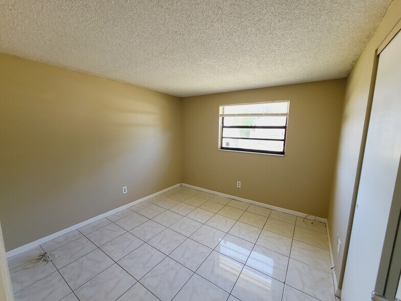 Building Photo - 4747 15th Ave S