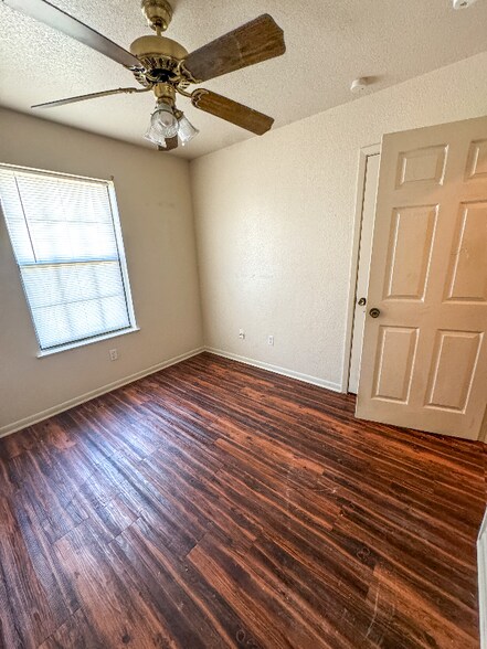Building Photo - 207 Betty Jane Ln