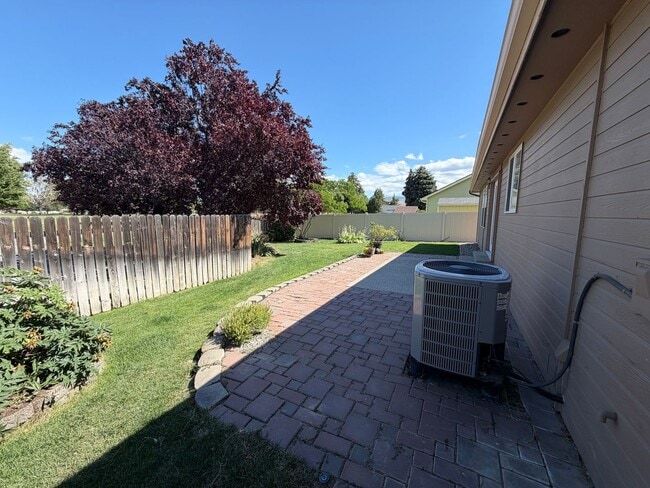 Building Photo - Now renting 3 bedroom House