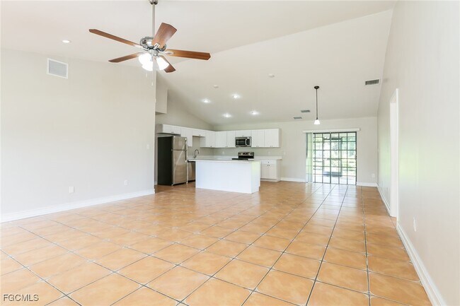 Building Photo - 717 Little Rock St E