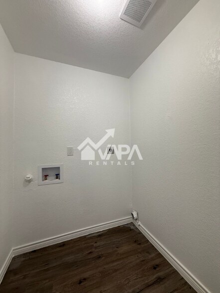 Building Photo - 4455 Sherwood Way