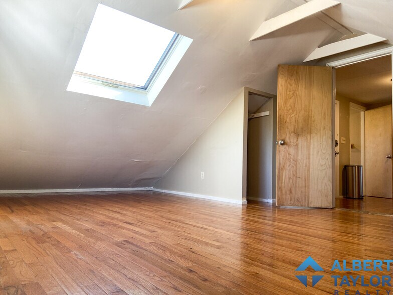 Building Photo - 8 Sunset St