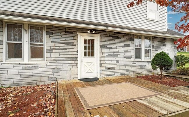 Building Photo - Beautiful 3 Bedroom, 1.5 Bath in Colonial West York!