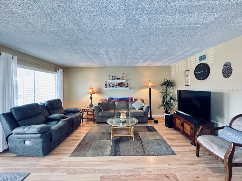 Building Photo - 2348 Shelley St