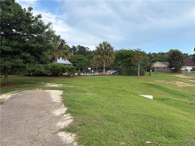 Building Photo - 700 Lakeview Ln