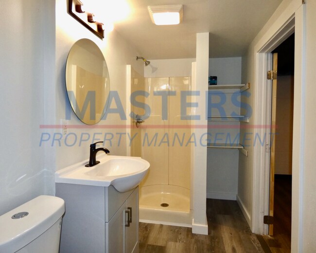 Building Photo - Three Bedroom House