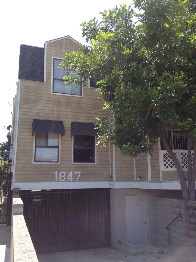 Building Photo - 1847 S Barrington Ave