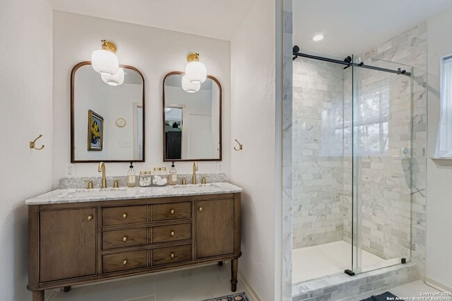 Building Photo - 146 Canyon Oaks Dr