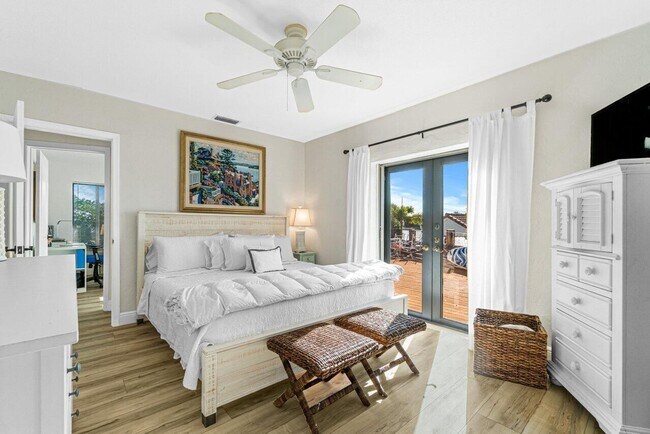 Building Photo - 25 NW 24th Ct