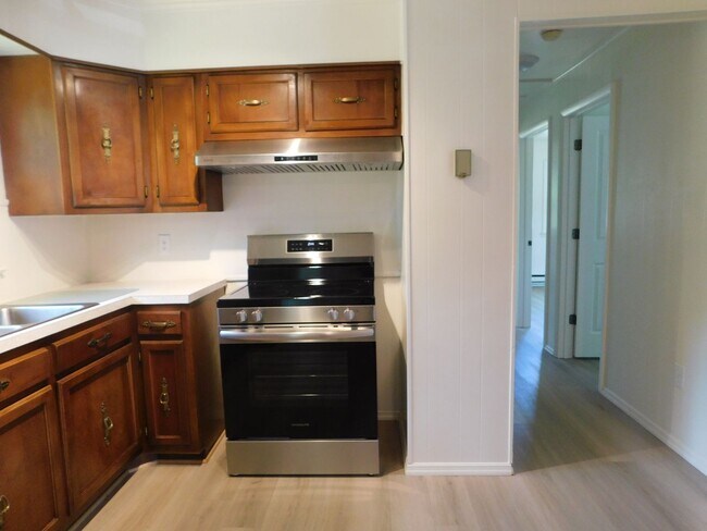 Building Photo - Price Reduced!!! $1950/Month