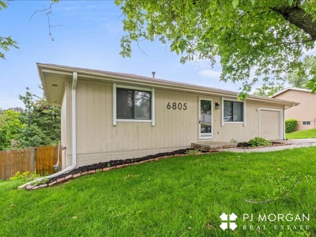 Building Photo - Millard Rental Ready to Impress!