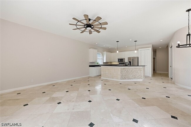 Building Photo - 25820 Creekbend Dr