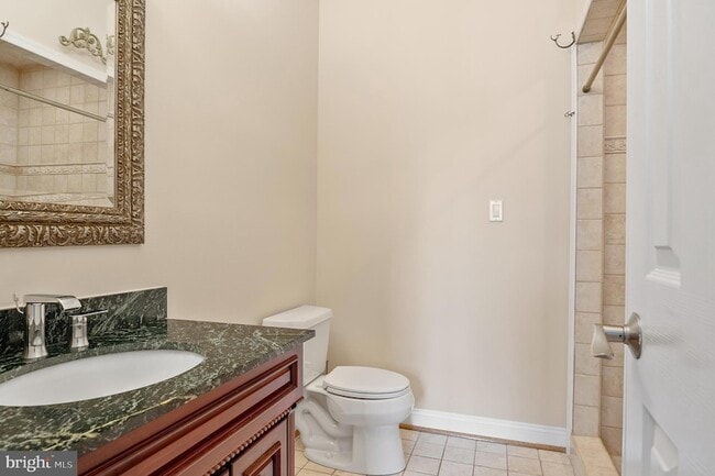 Building Photo - 5905 Lone Oak Dr