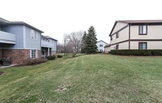 Building Photo - 1732 Chesapeake Ln