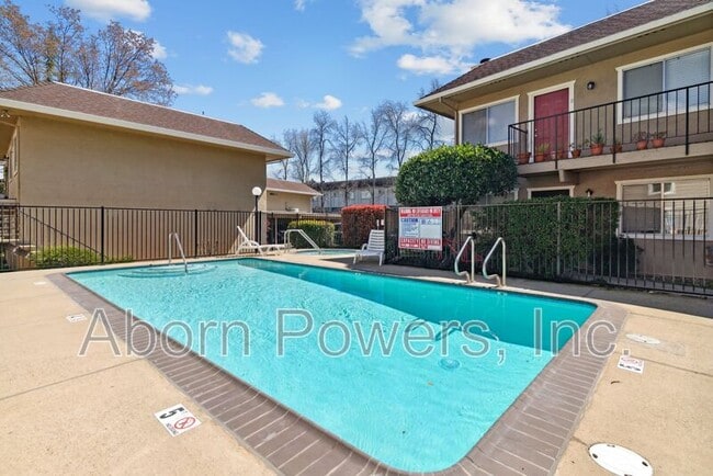 Building Photo - 2529 Greenwood Ln