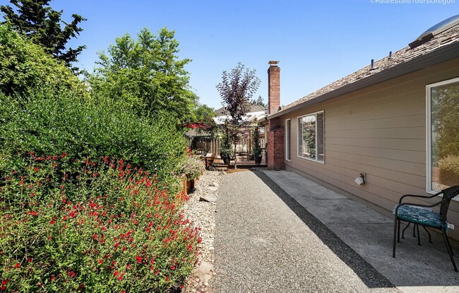 Building Photo - 12035 SE Grand Vista Dr