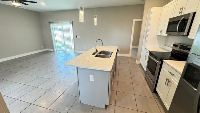 Building Photo - Beautiful 4 Br/2 Ba Home in Poinciana!!