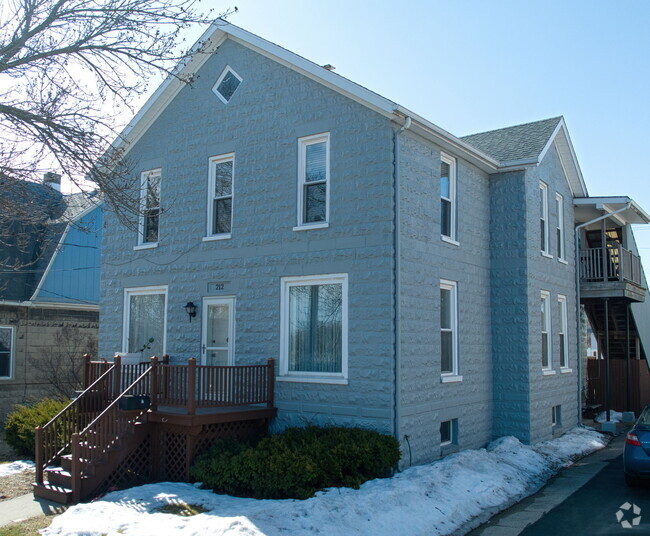 Building Photo - 212 S Walnut St