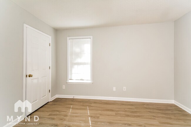 Building Photo - 1008 Roundtable Ct
