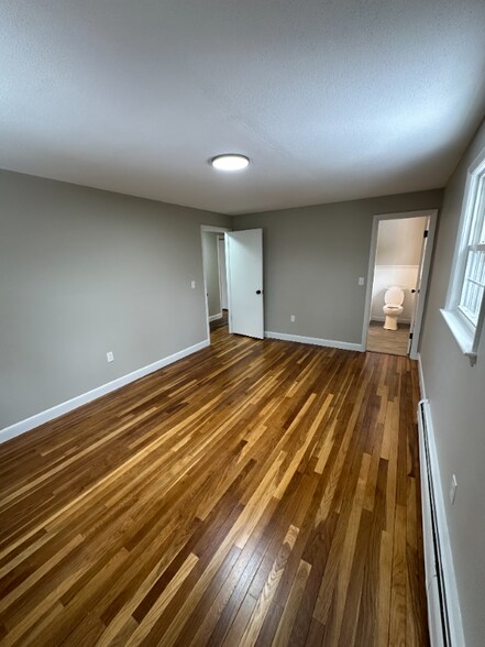Building Photo - 285 Pinewood Dr