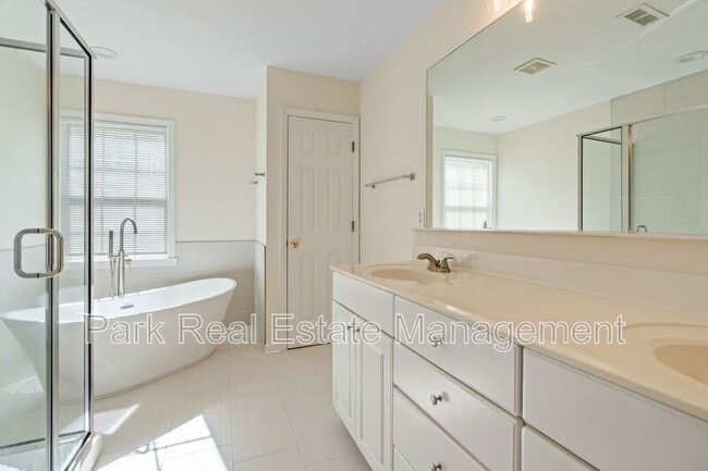 Building Photo - 420 New Parkside Dr