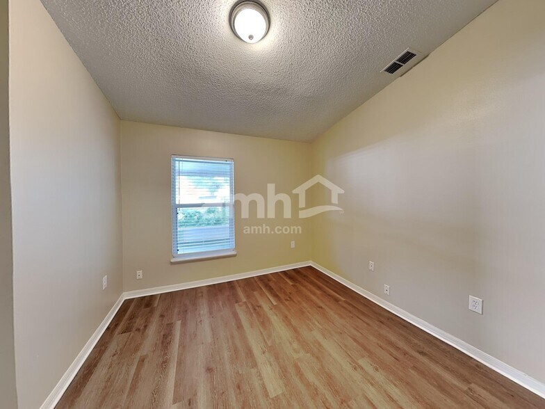 Building Photo - 16027 Dorchester Blvd